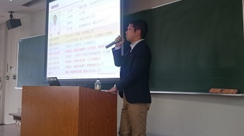 知の広場（国際化対応）で工学部社会建設工学科卒業生の篠田龍一氏による講演会を開催しました_1