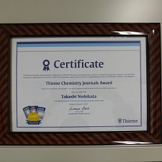 創成科学研究科の西形孝司准教授が「Thieme Chemistry Journals Award 2019」を受賞しました_1